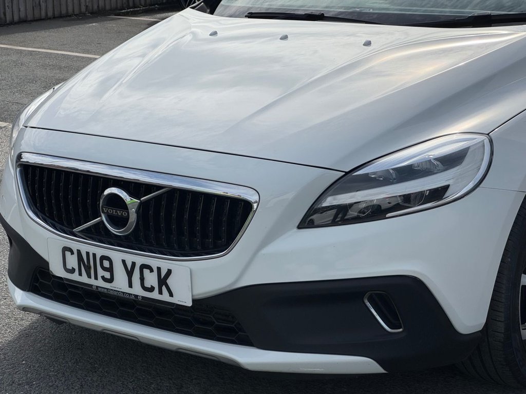 2019 Volvo V40 Cross Country — image 12