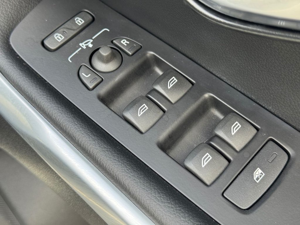 2019 Volvo V40 Cross Country — image 30