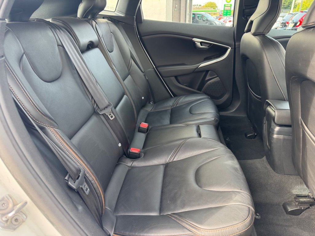 2019 Volvo V40 Cross Country — image 19