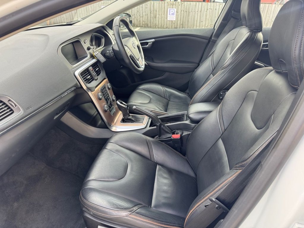 2019 Volvo V40 Cross Country — image 21