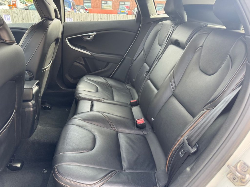 2019 Volvo V40 Cross Country — image 18