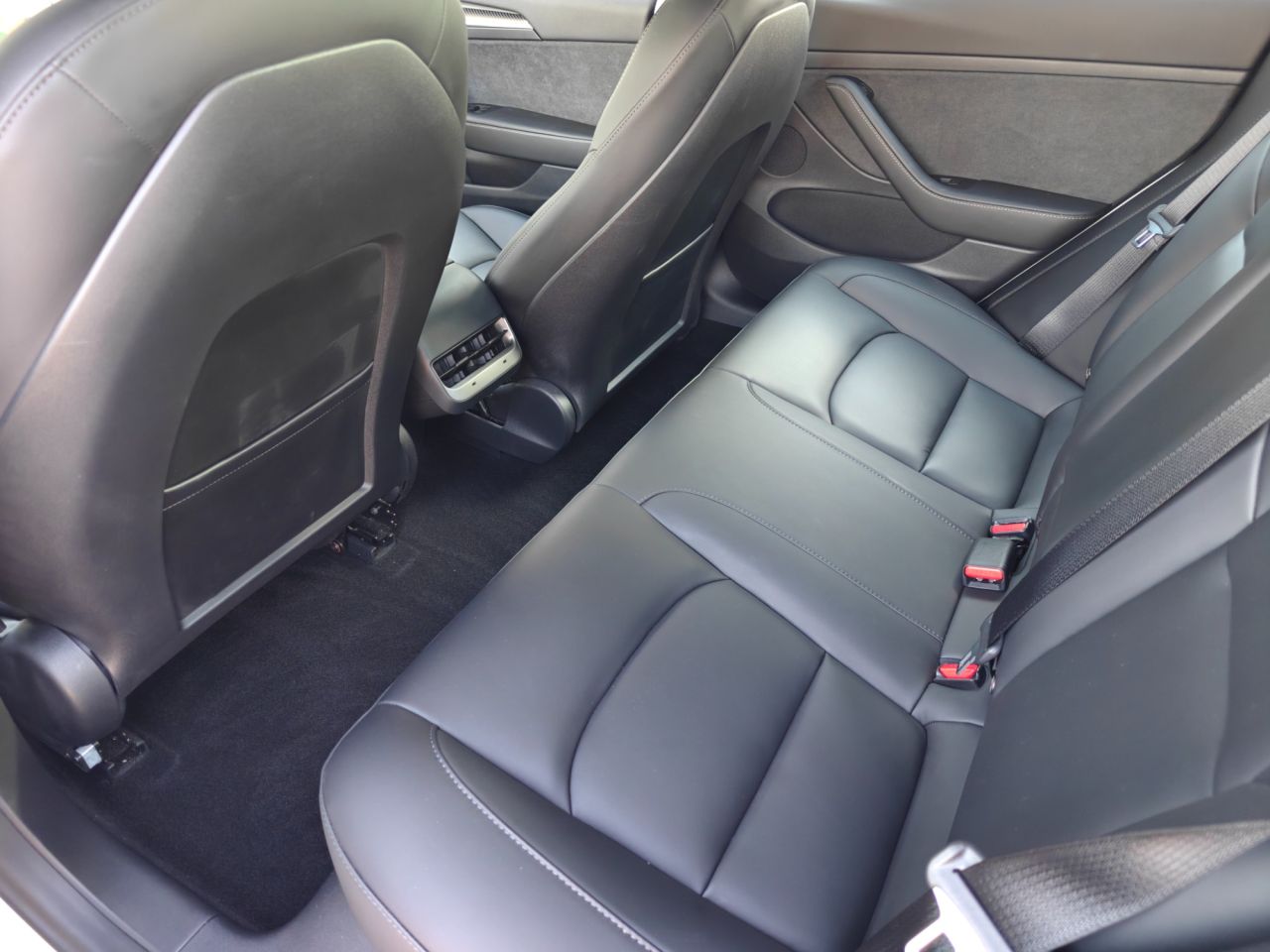 2021 TESLA Model 3 (Dual Motor) Long Range Saloon 4dr Electric Auto 4WDE (346 ps) - vehicle photo 15 for sale on PureCar