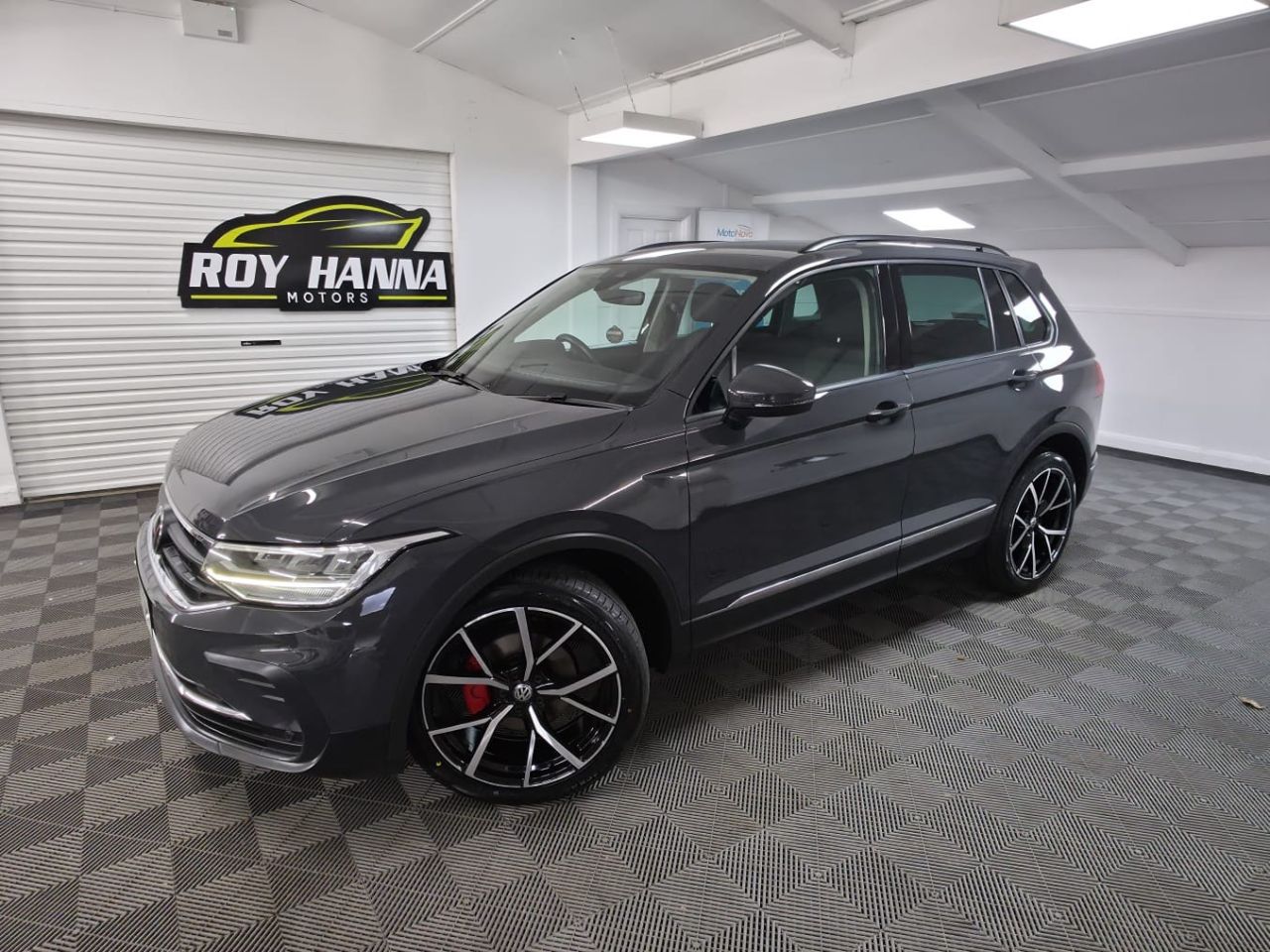 2022 VOLKSWAGEN TIGUAN 1.5 TSI Life SUV 5dr Petrol Manual Euro 6 (s/s) (150 ps) 1 Owner - Sensors - vehicle photo 6 for sale on PureCar