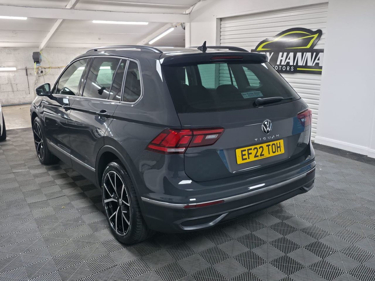 2022 VOLKSWAGEN TIGUAN 1.5 TSI Life SUV 5dr Petrol Manual Euro 6 (s/s) (150 ps) 1 Owner - Sensors - vehicle photo 3 for sale on PureCar