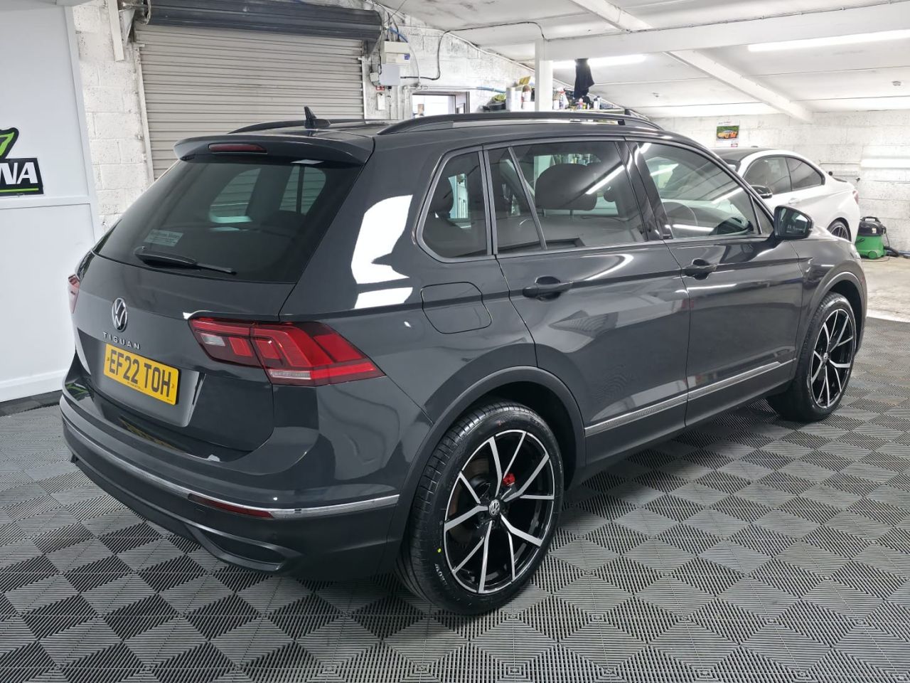 2022 VOLKSWAGEN TIGUAN 1.5 TSI Life SUV 5dr Petrol Manual Euro 6 (s/s) (150 ps) 1 Owner - Sensors - vehicle photo 7 for sale on PureCar