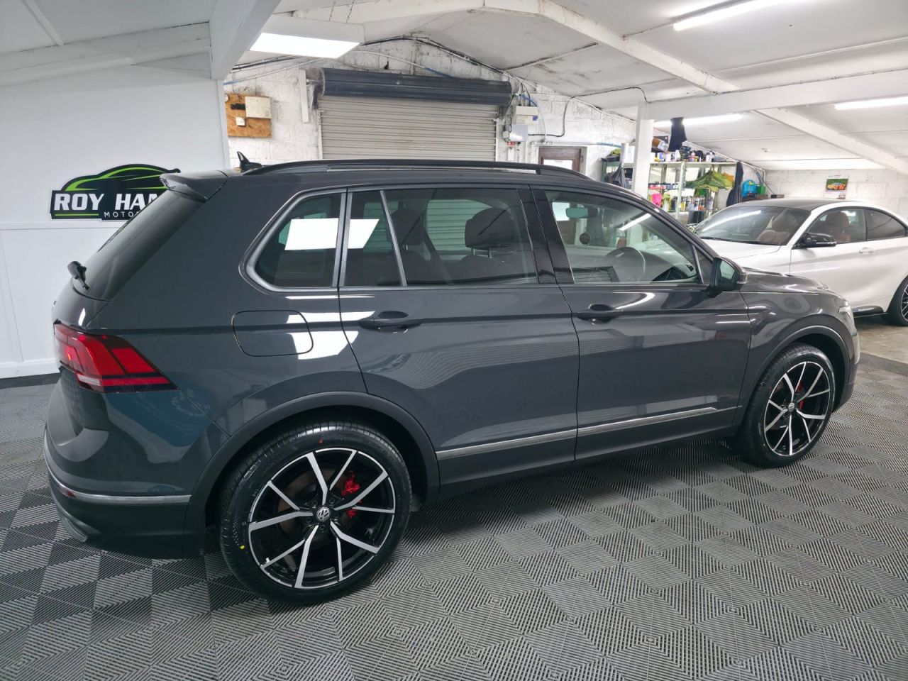 2022 VOLKSWAGEN TIGUAN 1.5 TSI Life SUV 5dr Petrol Manual Euro 6 (s/s) (150 ps) 1 Owner - Sensors - vehicle photo 8 for sale on PureCar