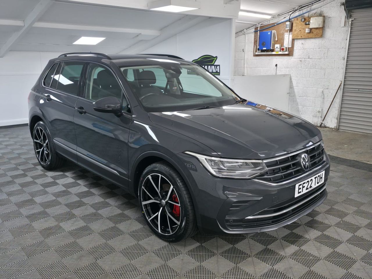 2022 VOLKSWAGEN TIGUAN 1.5 TSI Life SUV 5dr Petrol Manual Euro 6 (s/s) (150 ps) 1 Owner - Sensors - vehicle photo 9 for sale on PureCar