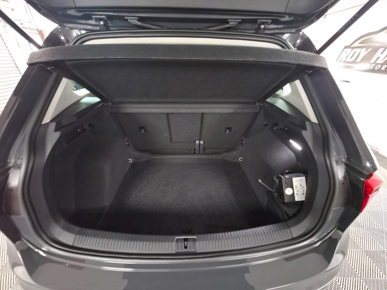 2022 VOLKSWAGEN TIGUAN 1.5 TSI Life SUV 5dr Petrol Manual Euro 6 (s/s) (150 ps) 1 Owner - Sensors - vehicle photo 17 for sale on PureCar