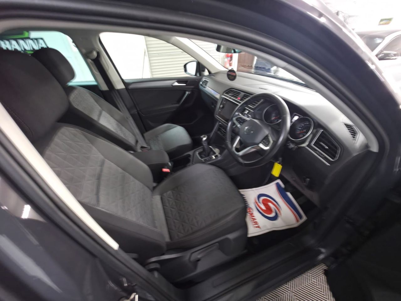 2022 VOLKSWAGEN TIGUAN 1.5 TSI Life SUV 5dr Petrol Manual Euro 6 (s/s) (150 ps) 1 Owner - Sensors - vehicle photo 19 for sale on PureCar