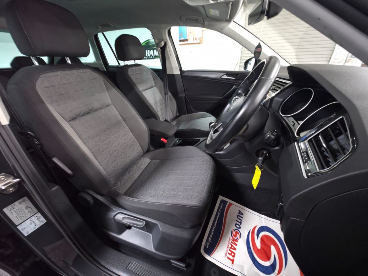 2022 VOLKSWAGEN TIGUAN 1.5 TSI Life SUV 5dr Petrol Manual Euro 6 (s/s) (150 ps) 1 Owner - Sensors - vehicle photo 20 for sale on PureCar