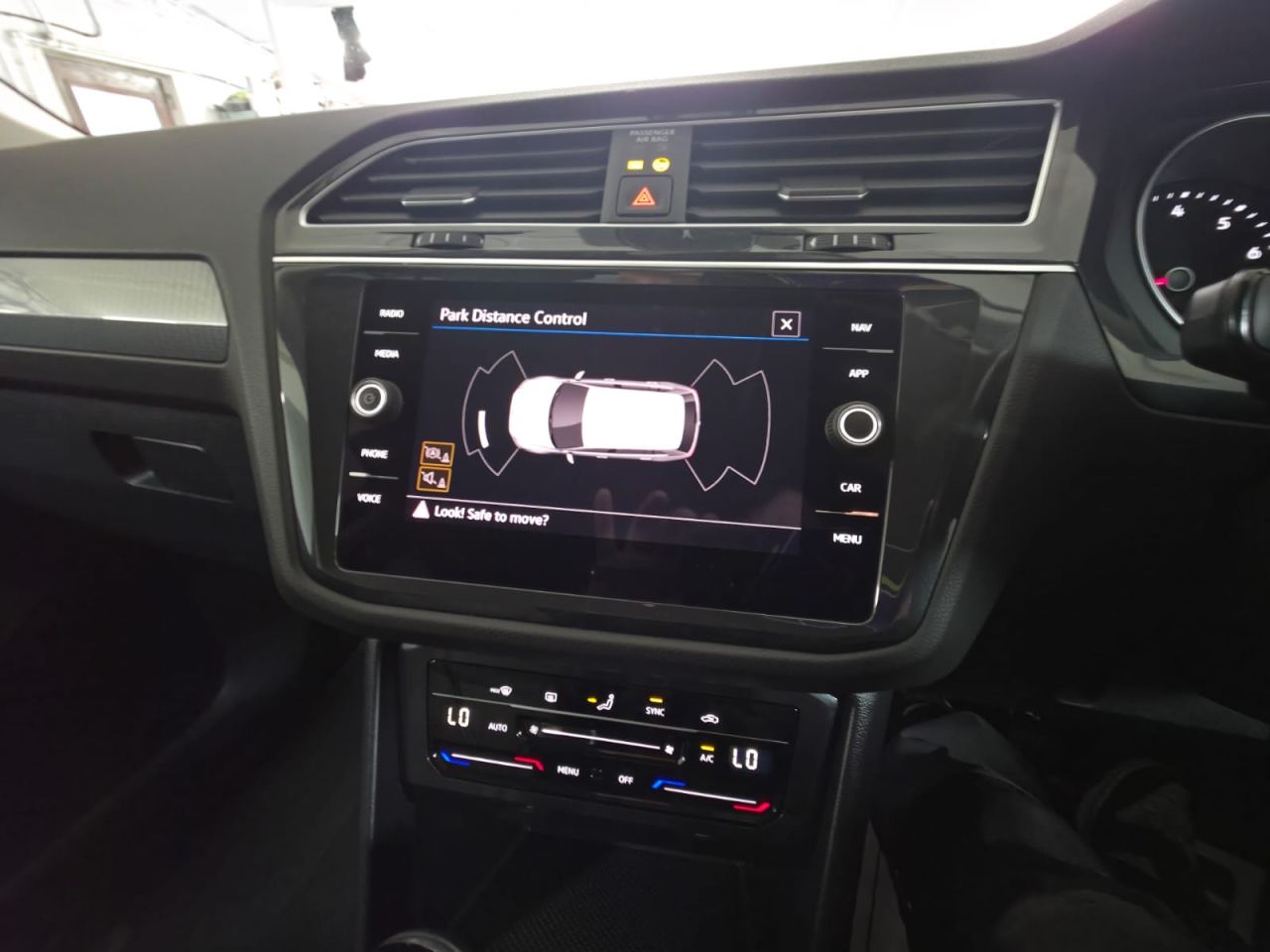 2022 VOLKSWAGEN TIGUAN 1.5 TSI Life SUV 5dr Petrol Manual Euro 6 (s/s) (150 ps) 1 Owner - Sensors - vehicle photo 22 for sale on PureCar