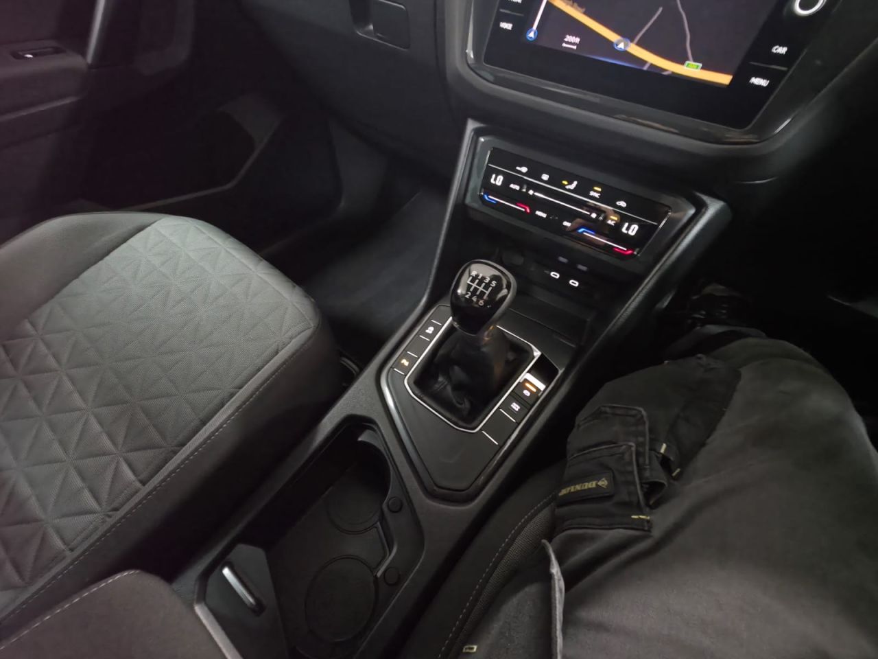 2022 VOLKSWAGEN TIGUAN 1.5 TSI Life SUV 5dr Petrol Manual Euro 6 (s/s) (150 ps) 1 Owner - Sensors - vehicle photo 24 for sale on PureCar