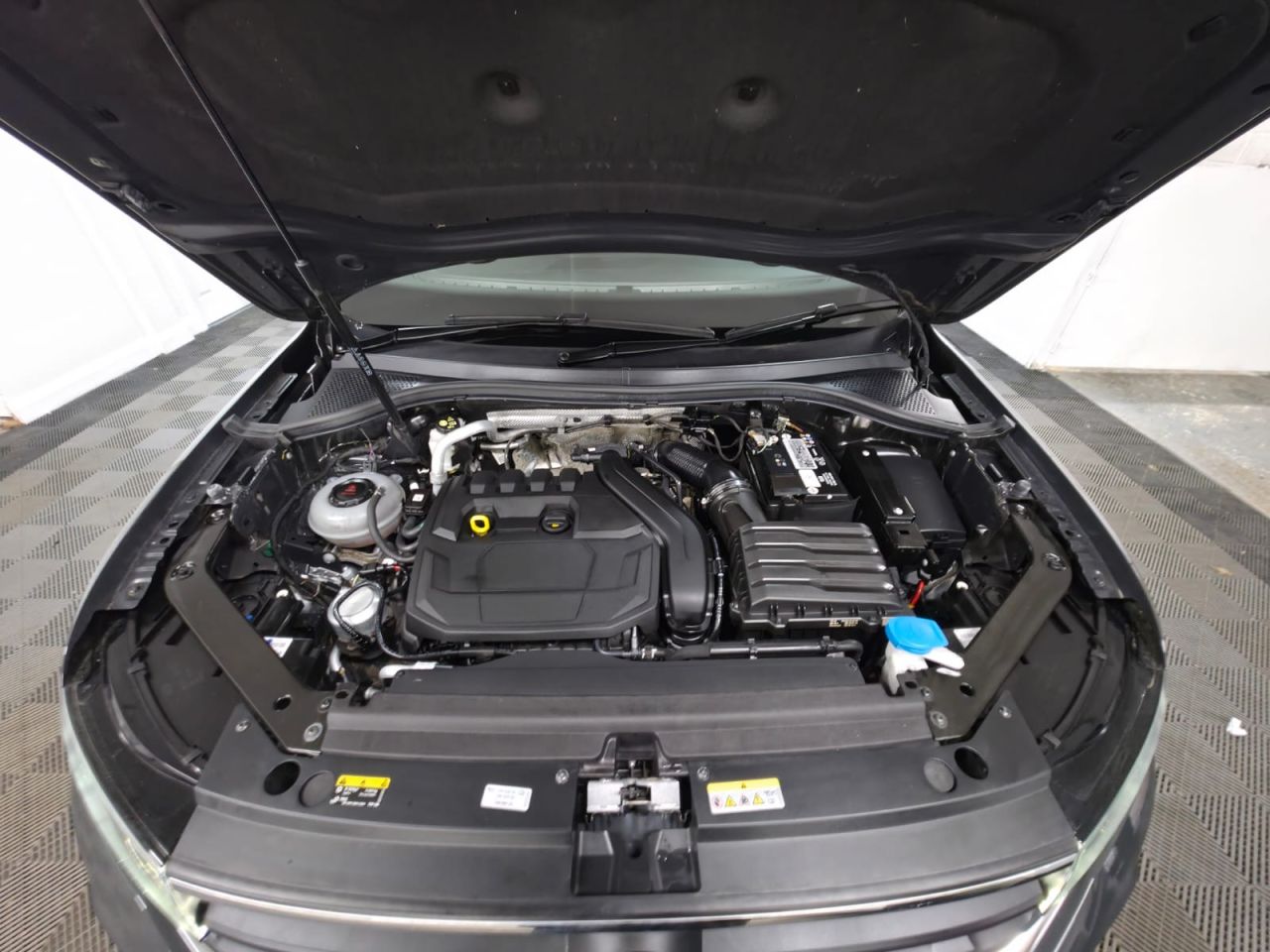 2022 VOLKSWAGEN TIGUAN 1.5 TSI Life SUV 5dr Petrol Manual Euro 6 (s/s) (150 ps) 1 Owner - Sensors - vehicle photo 27 for sale on PureCar