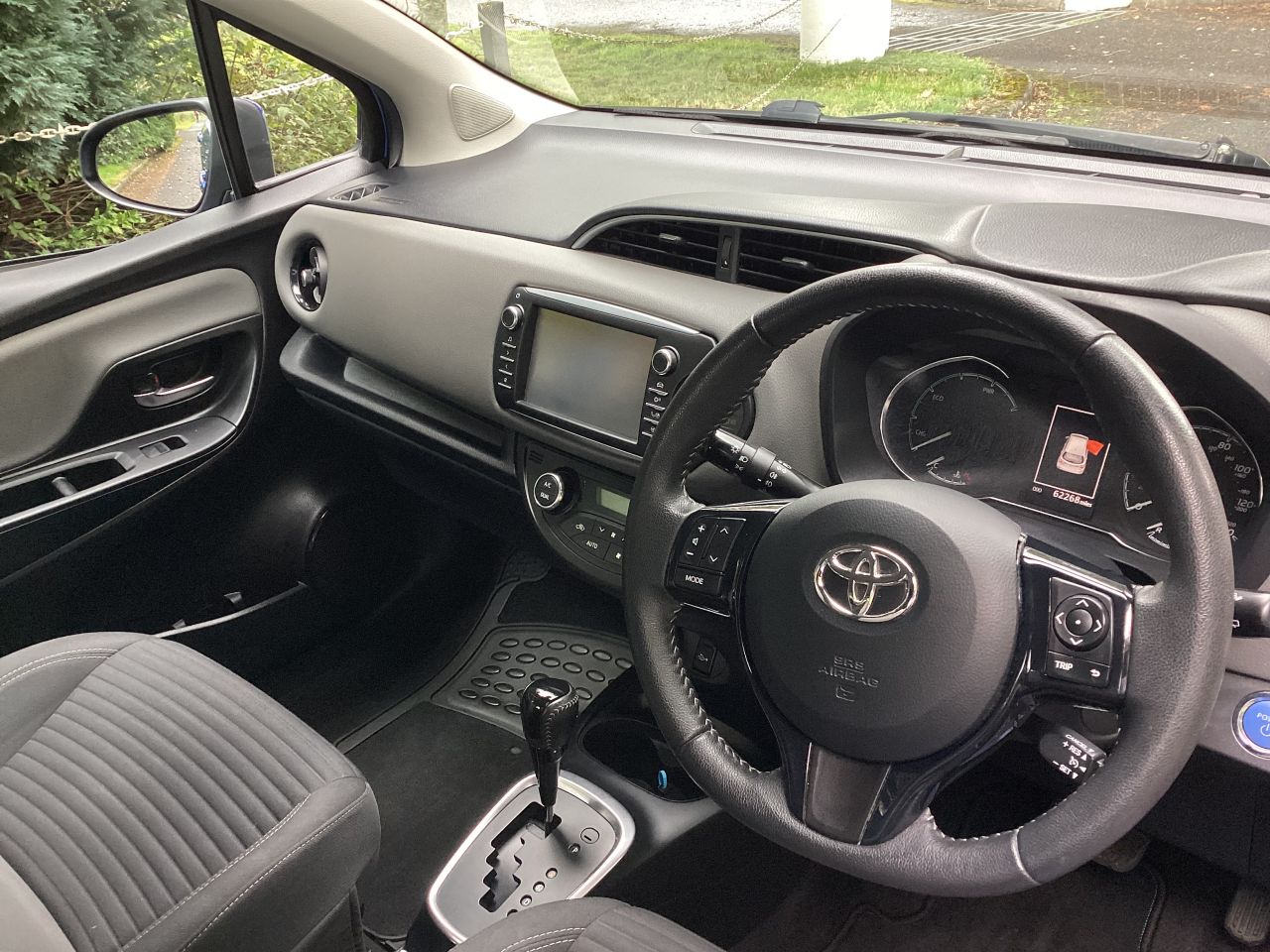 2018 TOYOTA YARIS 1.5 VVT-h Icon Tech Hatchback 5dr Petrol Hybrid E-CVT Euro 6 (s/s) (100 ps) - vehicle photo 13 for sale on PureCar