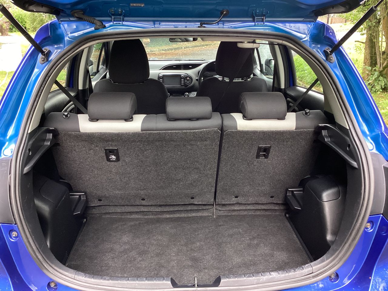 2018 TOYOTA YARIS 1.5 VVT-h Icon Tech Hatchback 5dr Petrol Hybrid E-CVT Euro 6 (s/s) (100 ps) - vehicle photo 15 for sale on PureCar