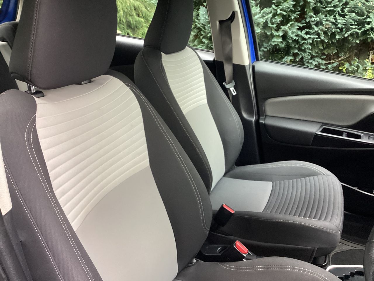 2018 TOYOTA YARIS 1.5 VVT-h Icon Tech Hatchback 5dr Petrol Hybrid E-CVT Euro 6 (s/s) (100 ps) - vehicle photo 18 for sale on PureCar