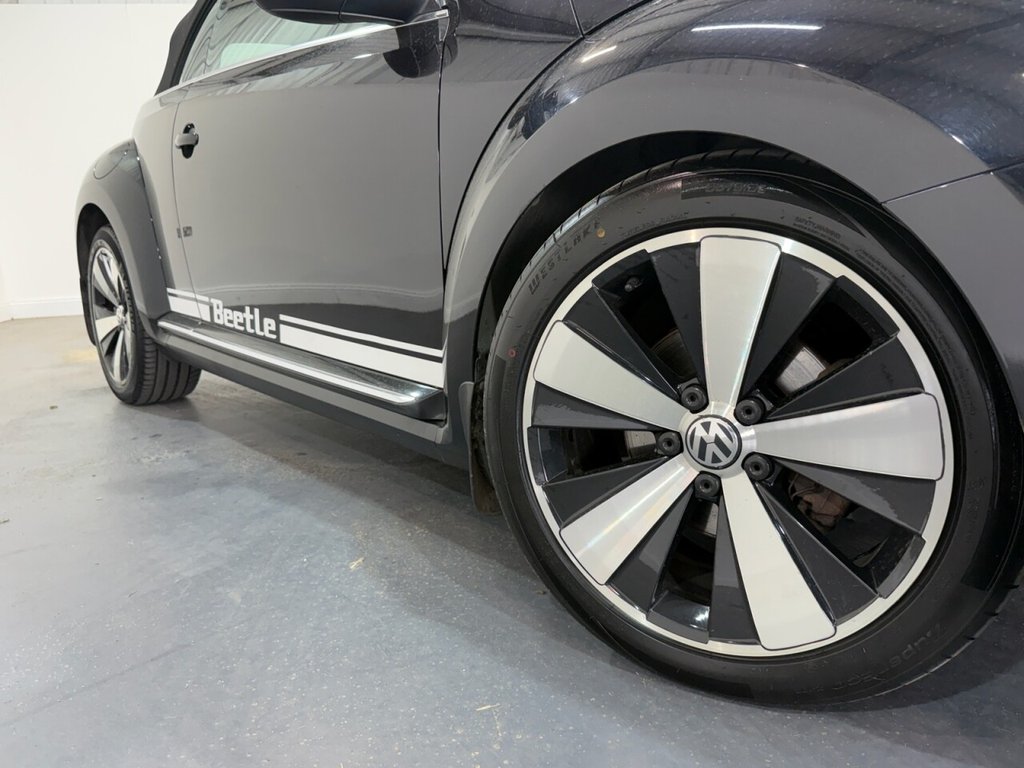 2014 Volkswagen Beetle — image 4