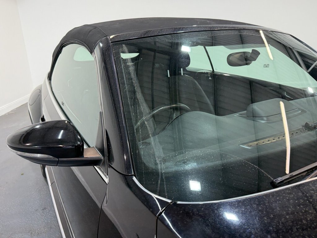 2014 Volkswagen Beetle — image 5