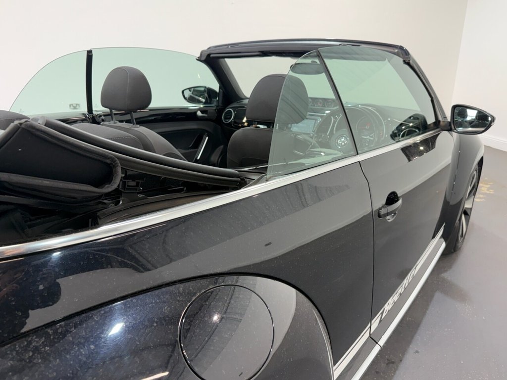 2014 Volkswagen Beetle — image 6