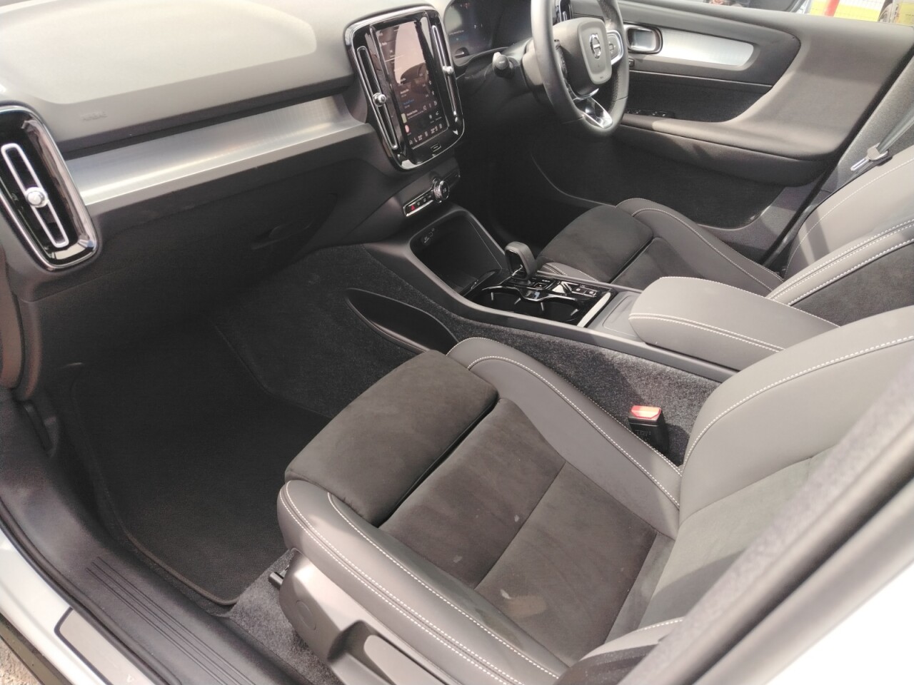2026 VOLVO XC40 2.0 B4 MHEV Plus Black Edition SUV 5dr Petrol Hybrid DCT Auto Euro 6 (s/s) - vehicle photo 13 for sale on PureCar