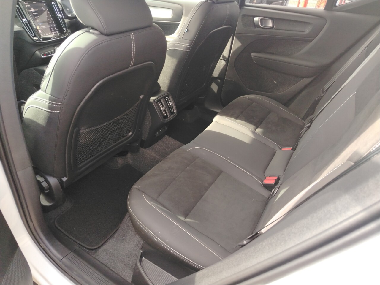 2026 VOLVO XC40 2.0 B4 MHEV Plus Black Edition SUV 5dr Petrol Hybrid DCT Auto Euro 6 (s/s) - vehicle photo 21 for sale on PureCar
