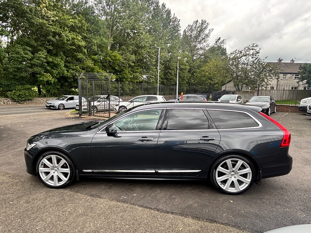 2020 VOLVO V90 2.0 D5 Inscription Plus Estate 5dr Diesel Auto AWD Euro 6 (s/s) (235 ps) - vehicle photo 4 for sale on PureCar