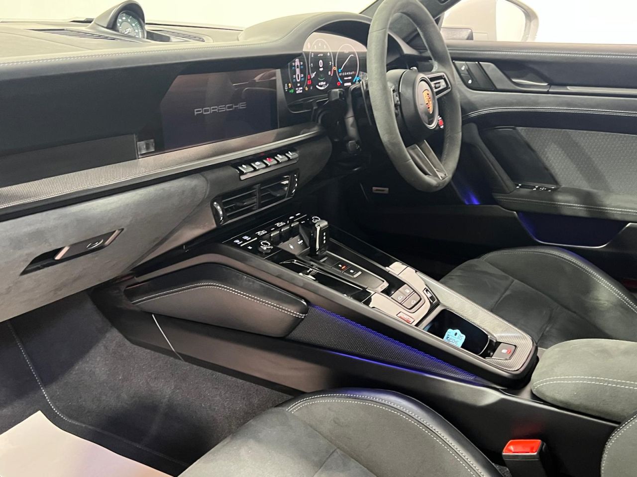 2025 PORSCHE 3.6 T-Hybrid 992 Carrera GTS Coupe 2dr Petrol Hybrid PDK Euro 6 (s/s) (541 - vehicle photo 3 for sale on PureCar