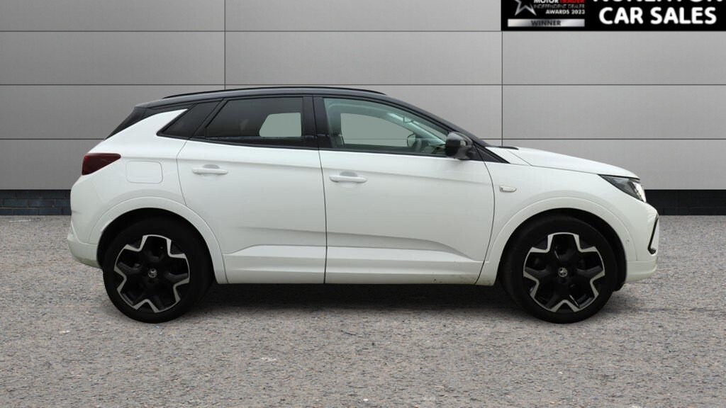 2024 Vauxhall Grandland — image 2
