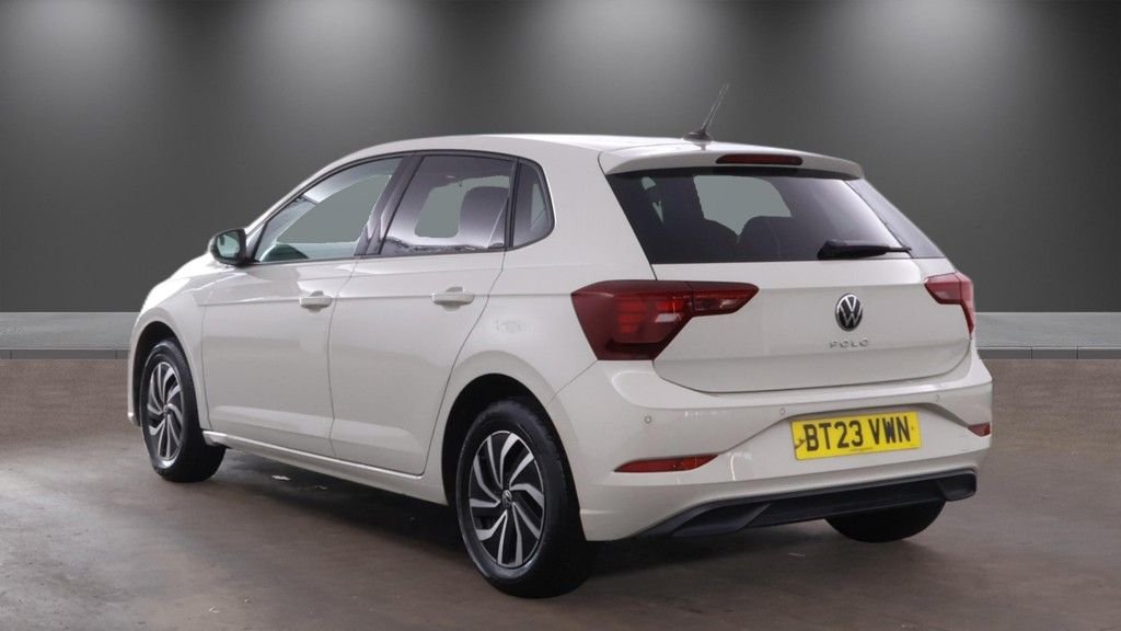 2023 Volkswagen Polo — image 3