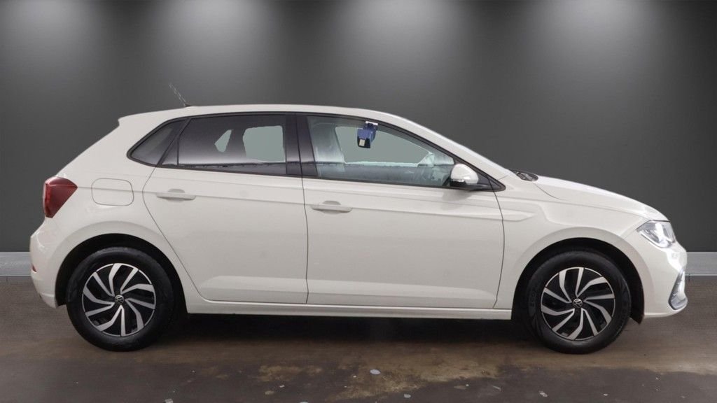 2023 Volkswagen Polo — image 5