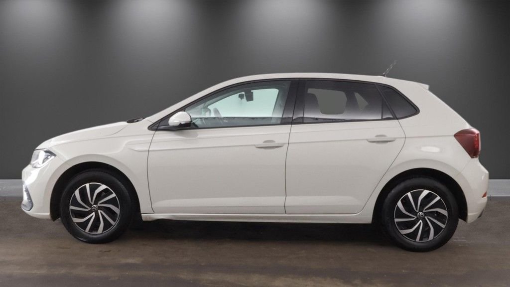 2023 Volkswagen Polo — image 6