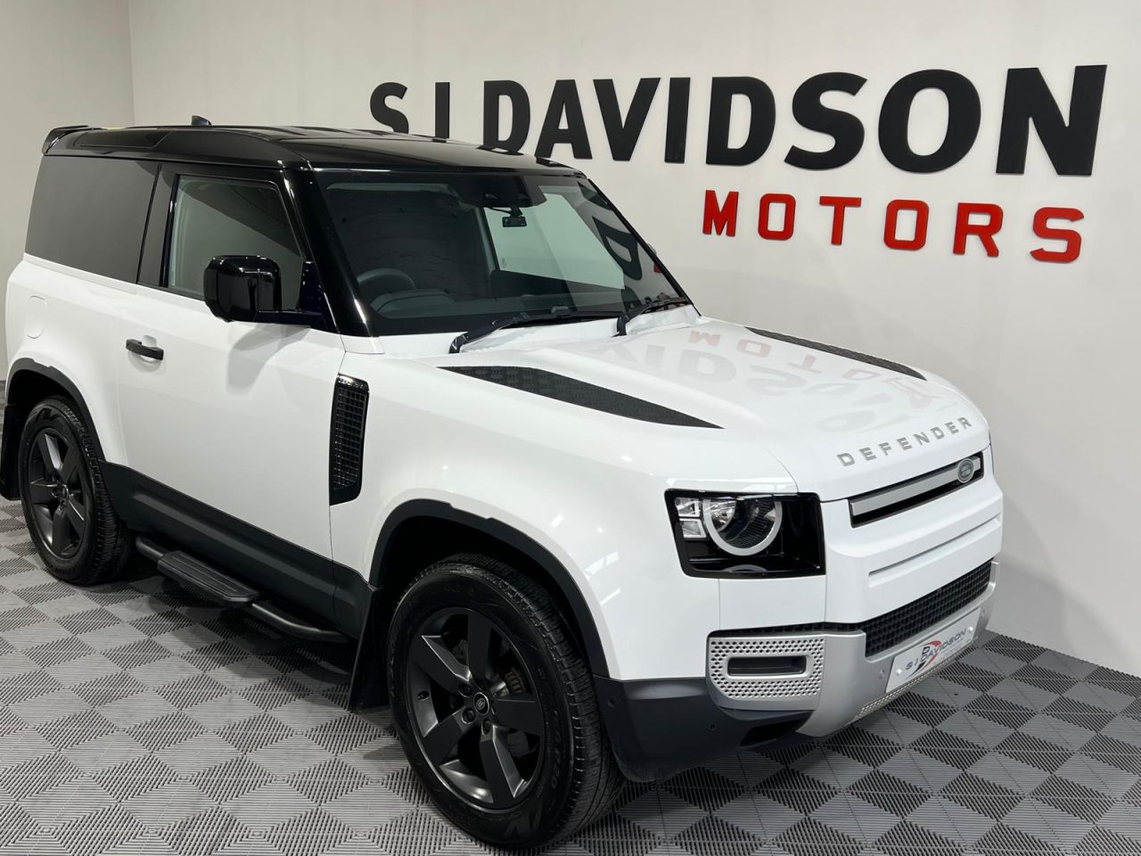 2021 LAND ROVER DEFENDER 90 3.0 D200 MHEV Hard Top SUV 3dr Diesel Auto 4WD SWB Euro 6 (s/s) (200 ps) 20 - vehicle photo 4 for sale on PureCar