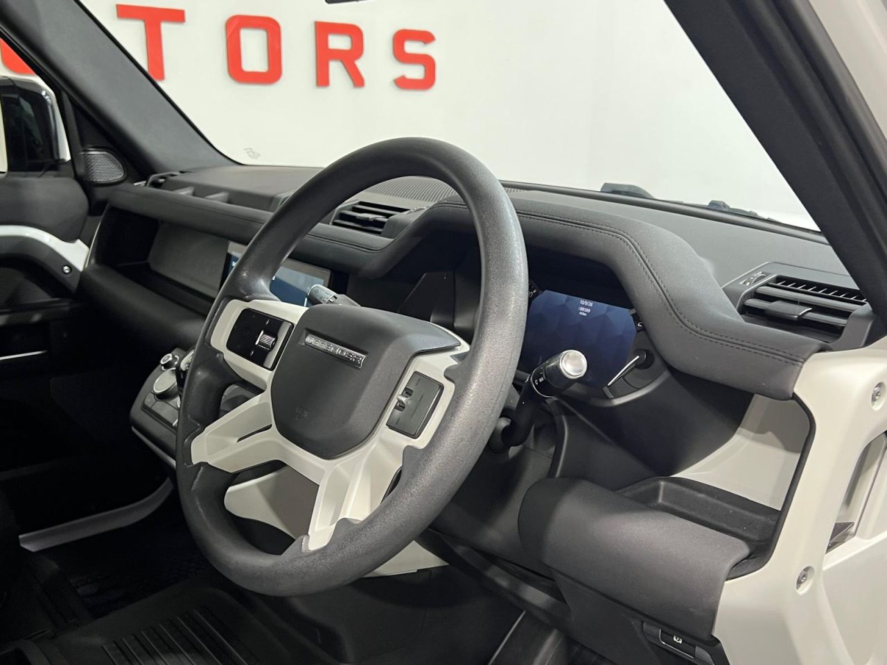 2021 LAND ROVER DEFENDER 90 3.0 D200 MHEV Hard Top SUV 3dr Diesel Auto 4WD SWB Euro 6 (s/s) (200 ps) 20 - vehicle photo 12 for sale on PureCar