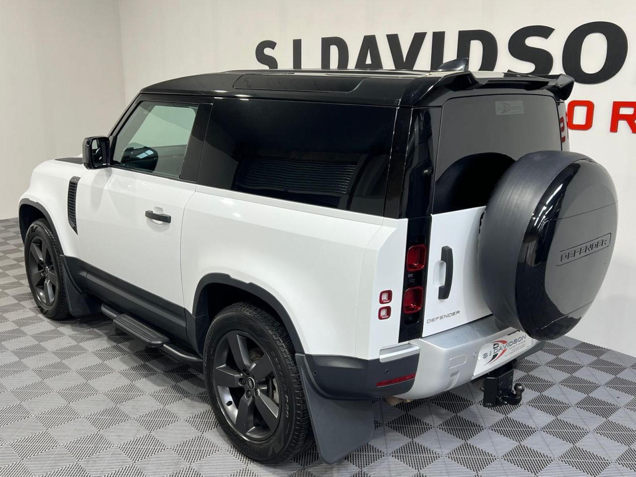 2021 LAND ROVER DEFENDER 90 3.0 D200 MHEV Hard Top SUV 3dr Diesel Auto 4WD SWB Euro 6 (s/s) (200 ps) 20 - vehicle photo 2 for sale on PureCar