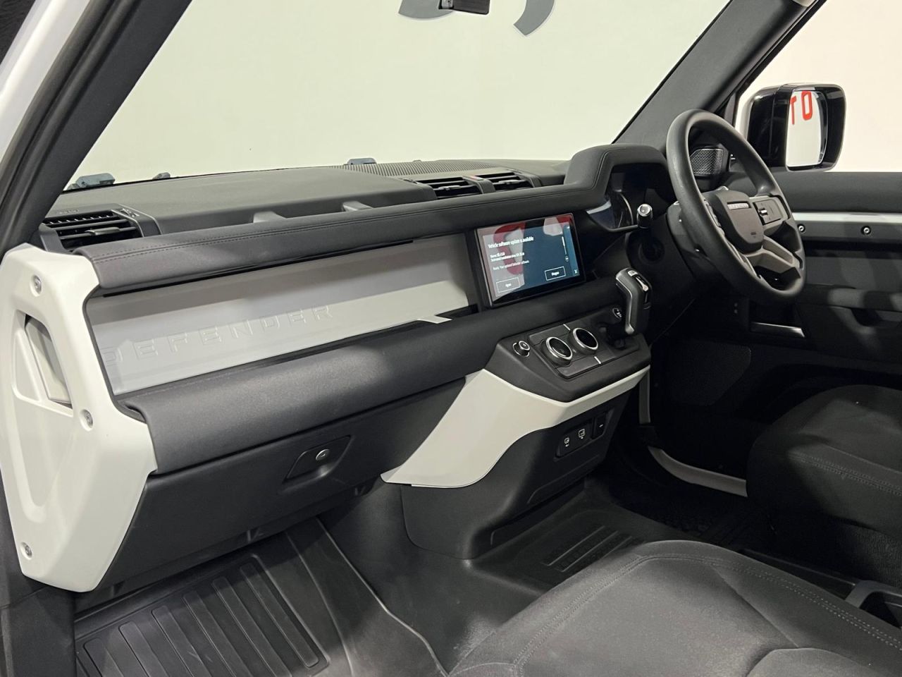 2021 LAND ROVER DEFENDER 90 3.0 D200 MHEV Hard Top SUV 3dr Diesel Auto 4WD SWB Euro 6 (s/s) (200 ps) 20 - vehicle photo 3 for sale on PureCar