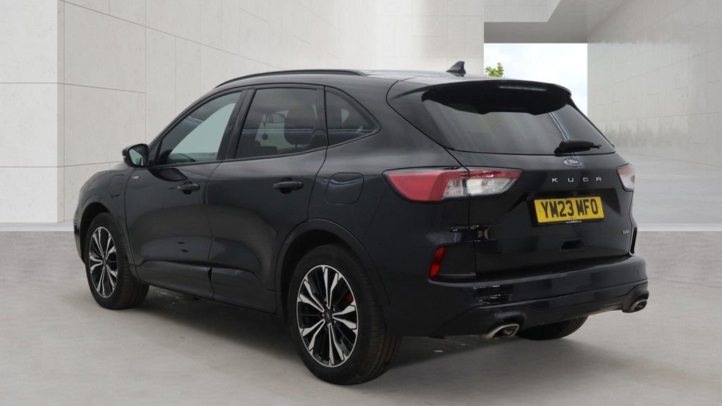 2023 Ford Kuga — image 3