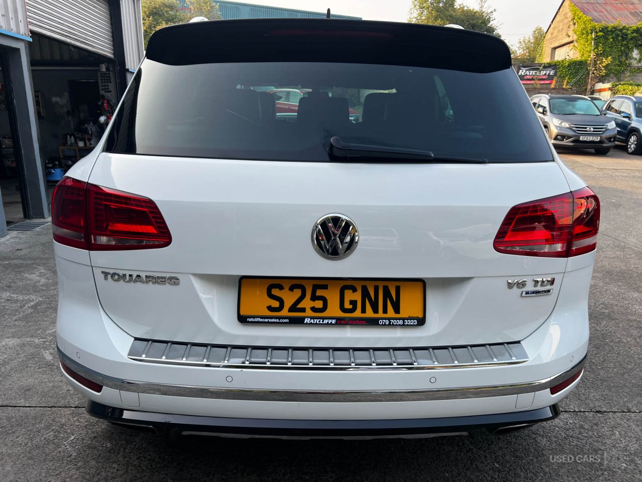 2017 VOLKSWAGEN TOUAREG 3.0 TDI V6 BlueMotion Tech R-Line Plus SUV 5dr Diesel Tiptronic 4WD Euro 6 - vehicle photo 6 for sale on PureCar