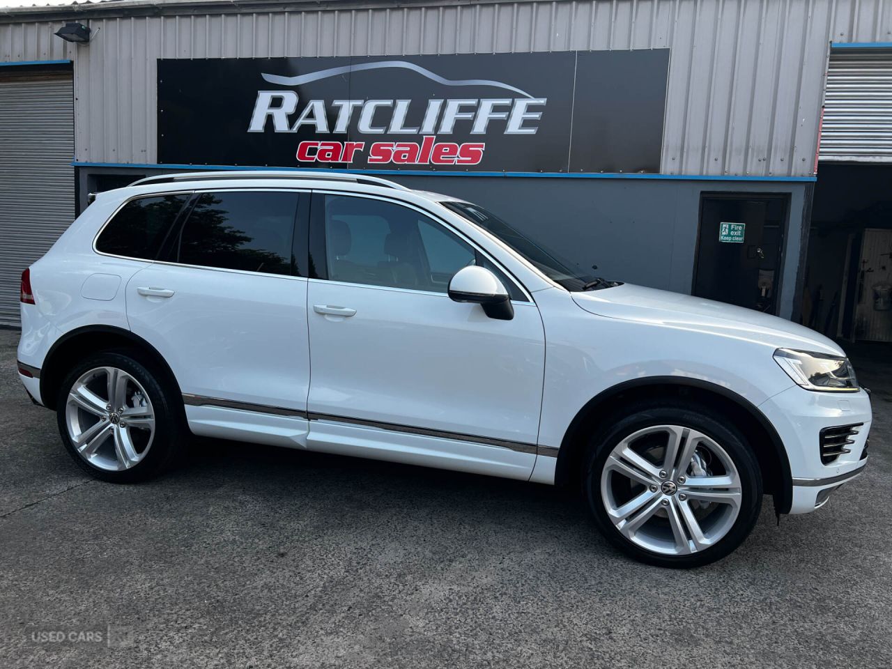 2017 VOLKSWAGEN TOUAREG 3.0 TDI V6 BlueMotion Tech R-Line Plus SUV 5dr Diesel Tiptronic 4WD Euro 6 - vehicle photo 9 for sale on PureCar