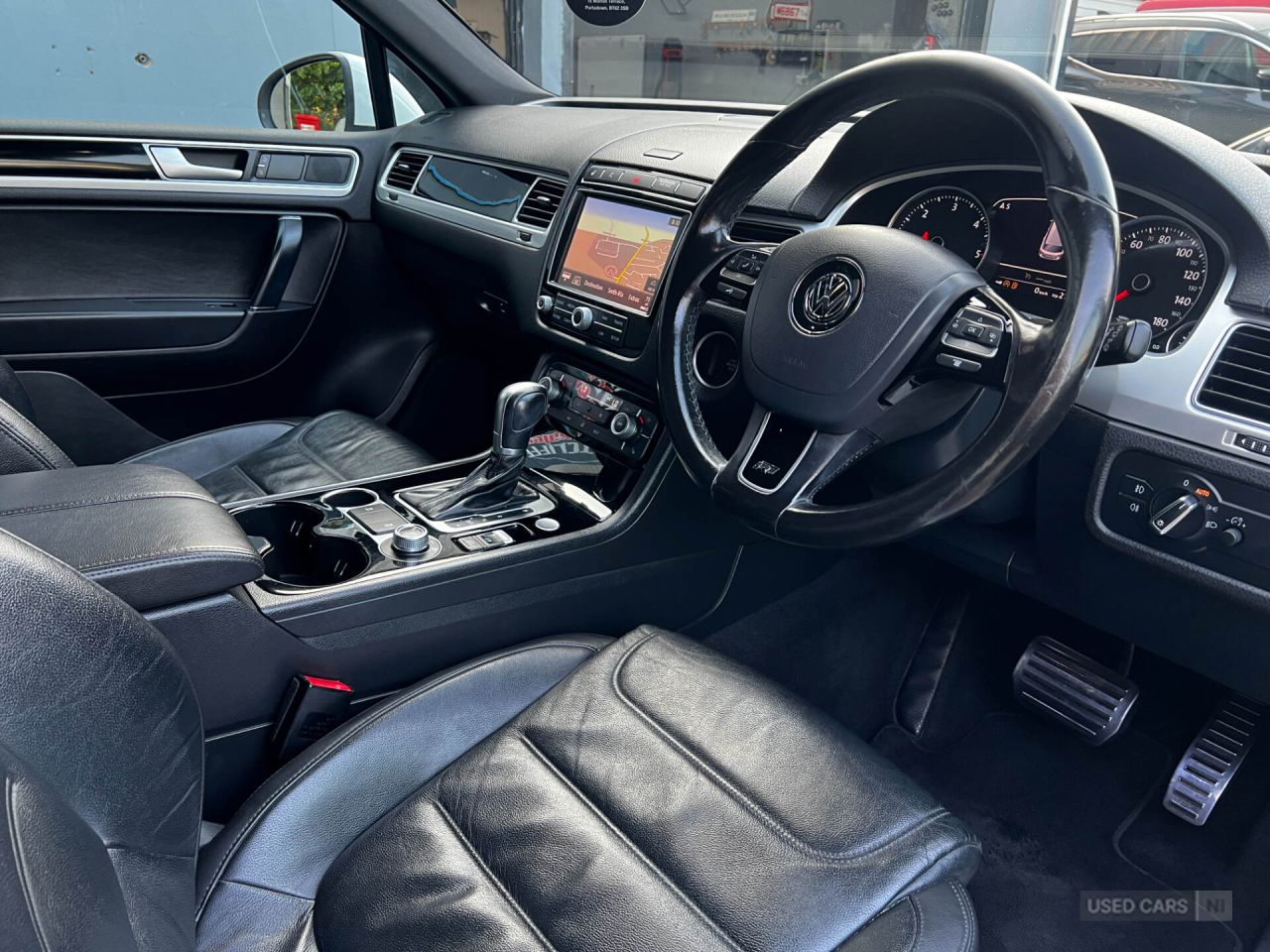 2017 VOLKSWAGEN TOUAREG 3.0 TDI V6 BlueMotion Tech R-Line Plus SUV 5dr Diesel Tiptronic 4WD Euro 6 - vehicle photo 10 for sale on PureCar