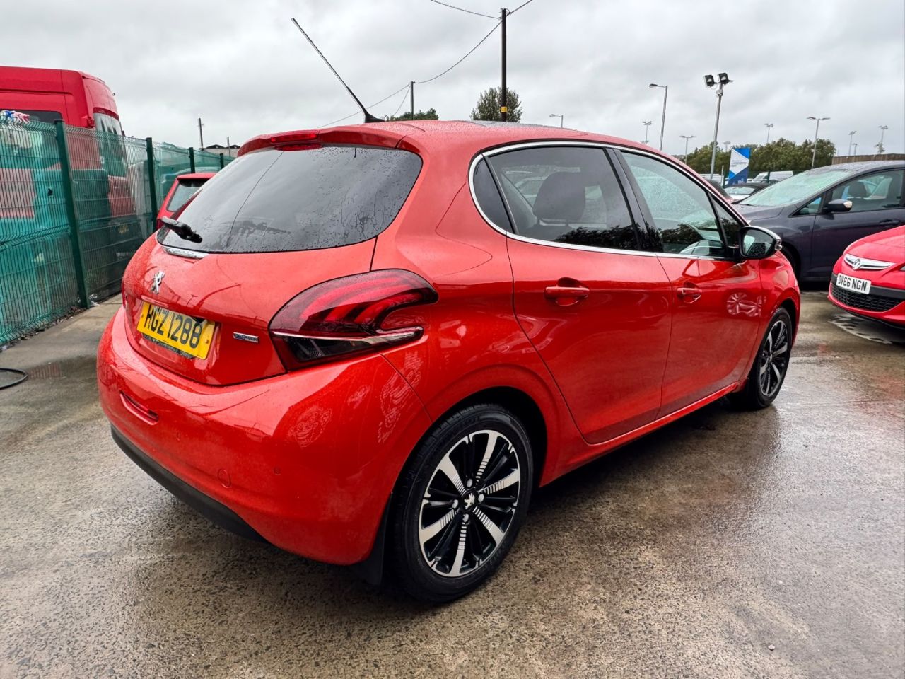 2017 PEUGEOT 1.2 PureTech Allure Premium Hatchback 5dr Petrol Manual Euro 6 (82 ps) - vehicle photo 5 for sale on PureCar