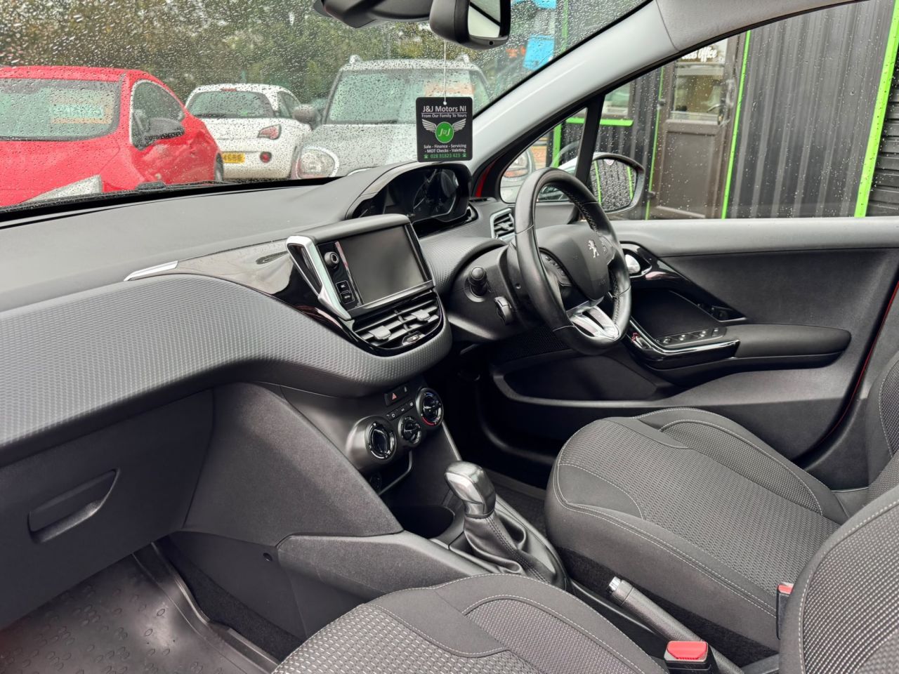 2017 PEUGEOT 1.2 PureTech Allure Premium Hatchback 5dr Petrol Manual Euro 6 (82 ps) - vehicle photo 10 for sale on PureCar