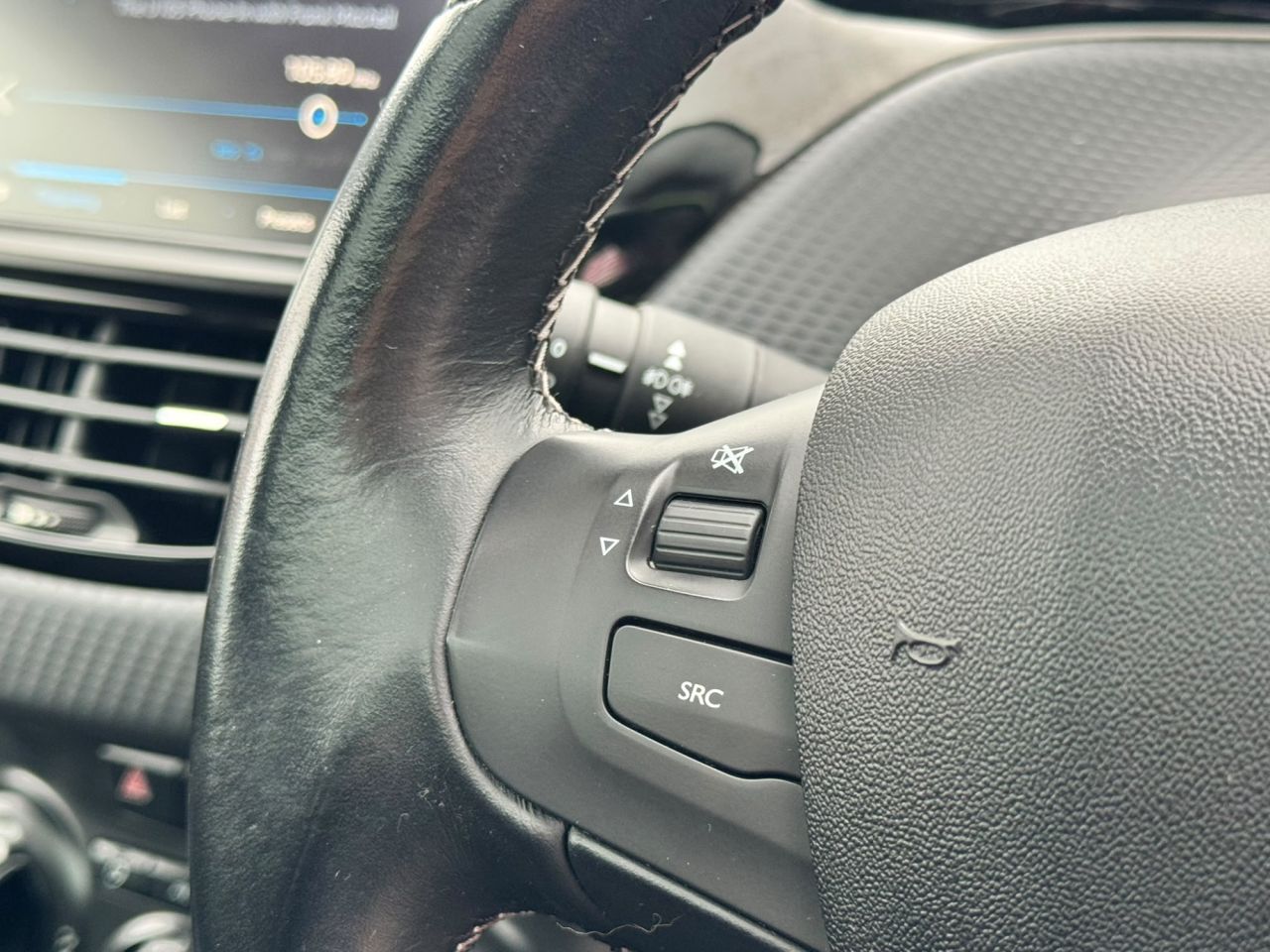 2017 PEUGEOT 1.2 PureTech Allure Premium Hatchback 5dr Petrol Manual Euro 6 (82 ps) - vehicle photo 18 for sale on PureCar