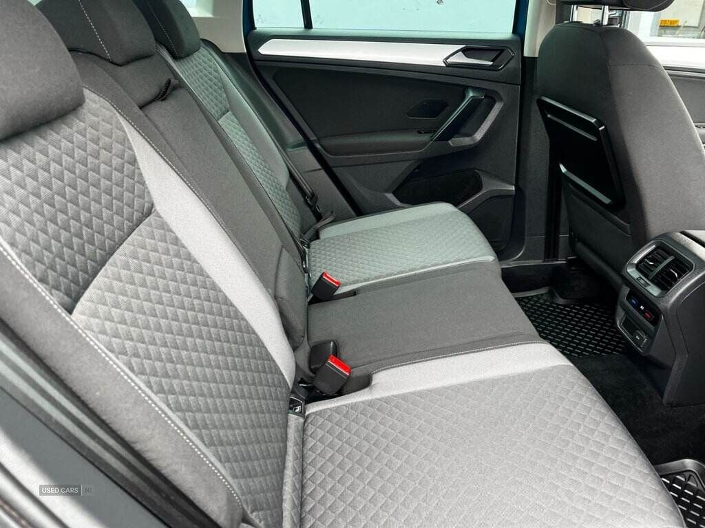 2017 VOLKSWAGEN TIGUAN 2.0 TDI SE Navigation SUV 5dr Diesel DSG 4Motion Euro 6 (s/s) (150 ps) - vehicle photo 5 for sale on PureCar