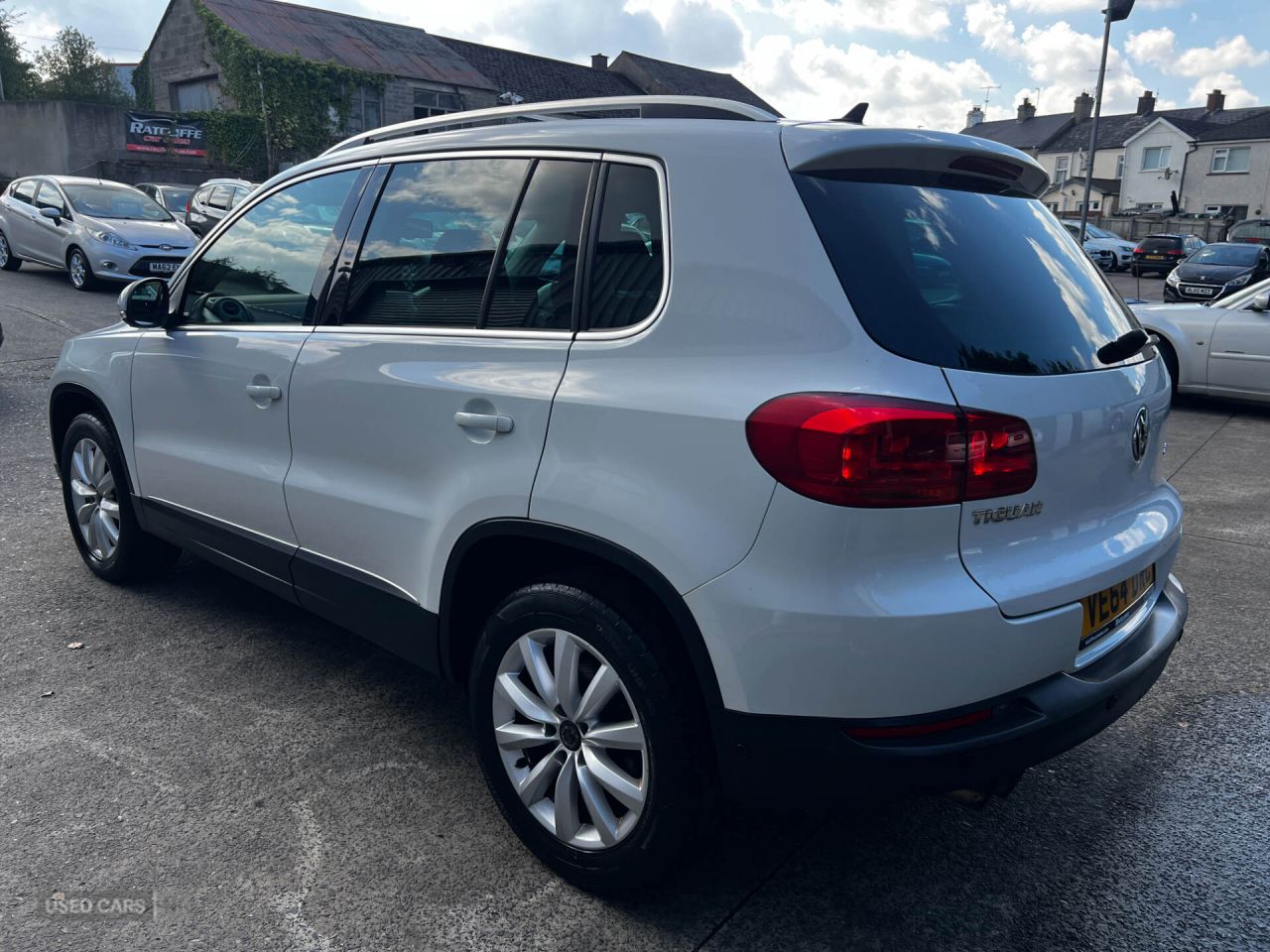 2014 VOLKSWAGEN TIGUAN 2.0 TDI BlueMotion Tech Match SUV 5dr Diesel Manual 4WD Euro 5 (s/s) (140 p - vehicle photo 4 for sale on PureCar