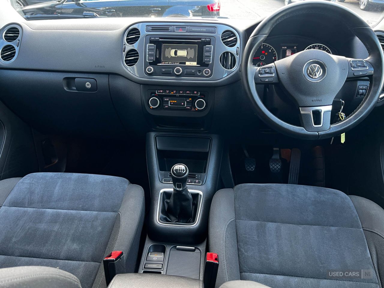 2014 VOLKSWAGEN TIGUAN 2.0 TDI BlueMotion Tech Match SUV 5dr Diesel Manual 4WD Euro 5 (s/s) (140 p - vehicle photo 10 for sale on PureCar
