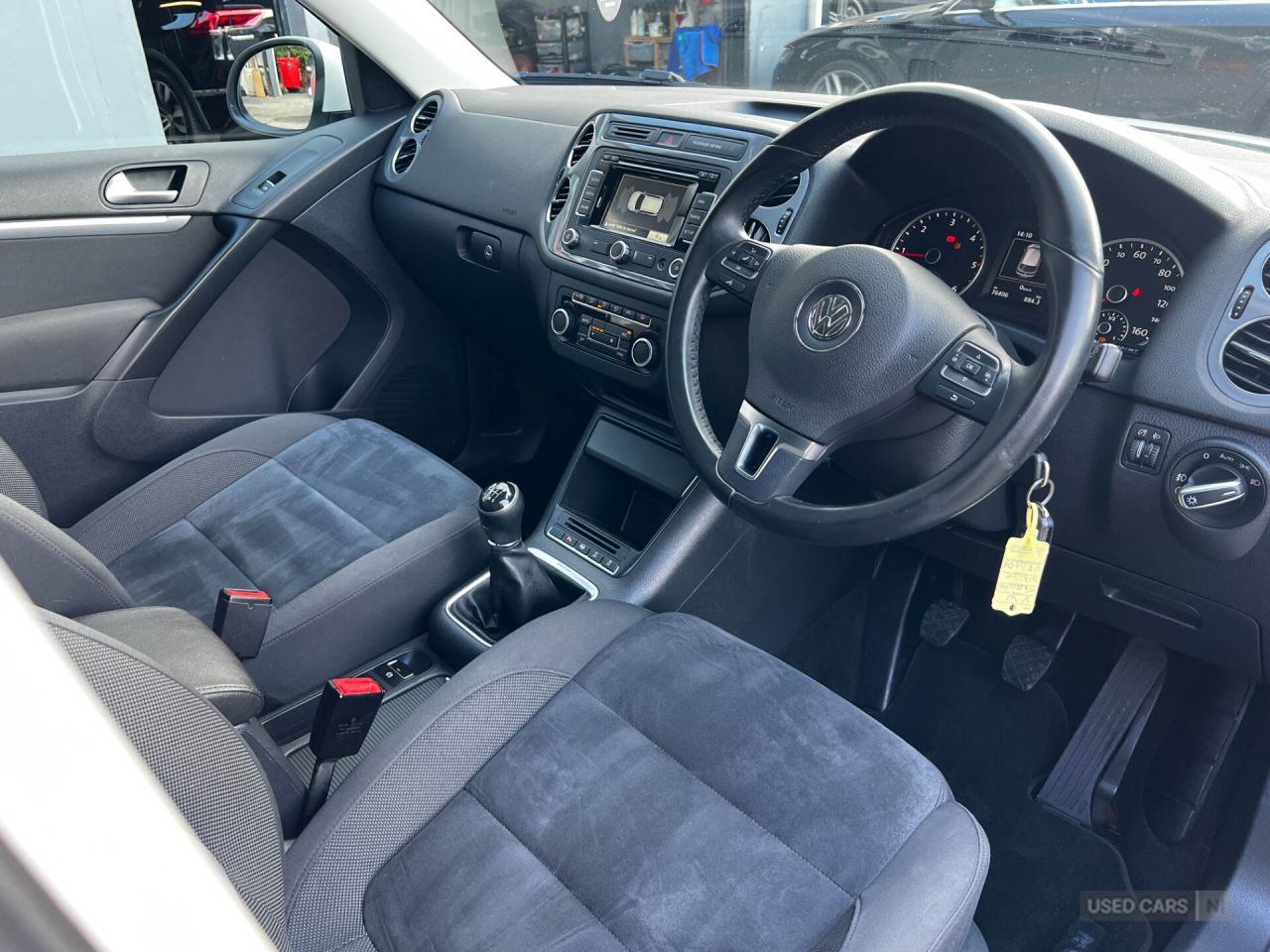 2014 VOLKSWAGEN TIGUAN 2.0 TDI BlueMotion Tech Match SUV 5dr Diesel Manual 4WD Euro 5 (s/s) (140 p - vehicle photo 11 for sale on PureCar