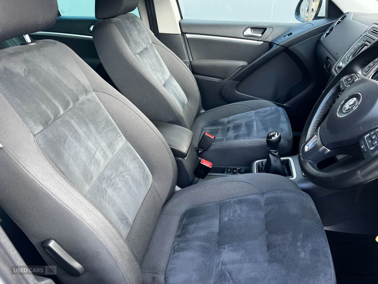 2014 VOLKSWAGEN TIGUAN 2.0 TDI BlueMotion Tech Match SUV 5dr Diesel Manual 4WD Euro 5 (s/s) (140 p - vehicle photo 12 for sale on PureCar