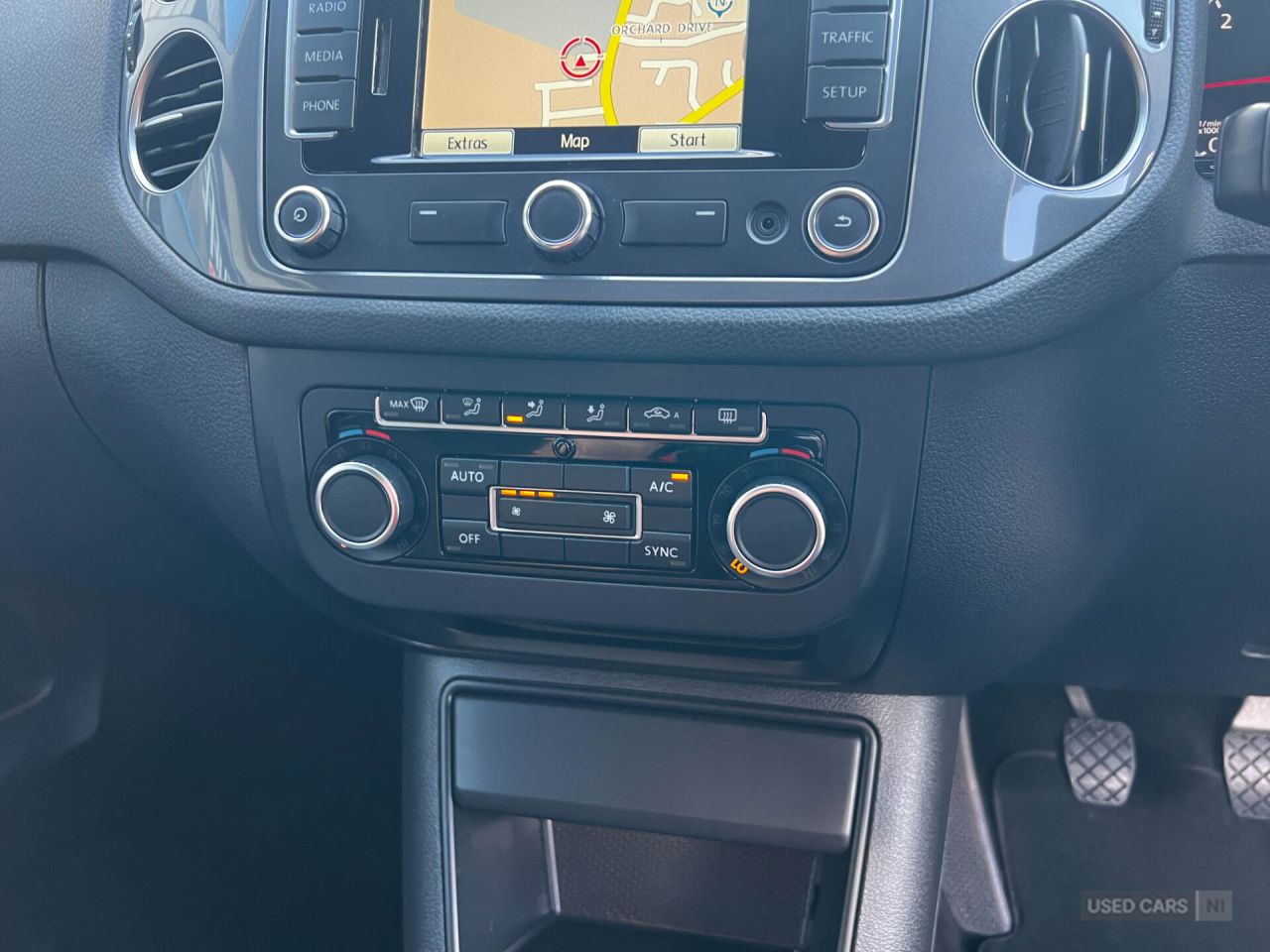 2014 VOLKSWAGEN TIGUAN 2.0 TDI BlueMotion Tech Match SUV 5dr Diesel Manual 4WD Euro 5 (s/s) (140 p - vehicle photo 17 for sale on PureCar