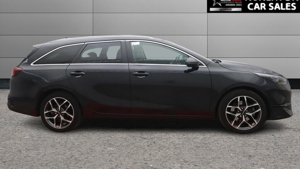 2023 Kia Ceed — image 2