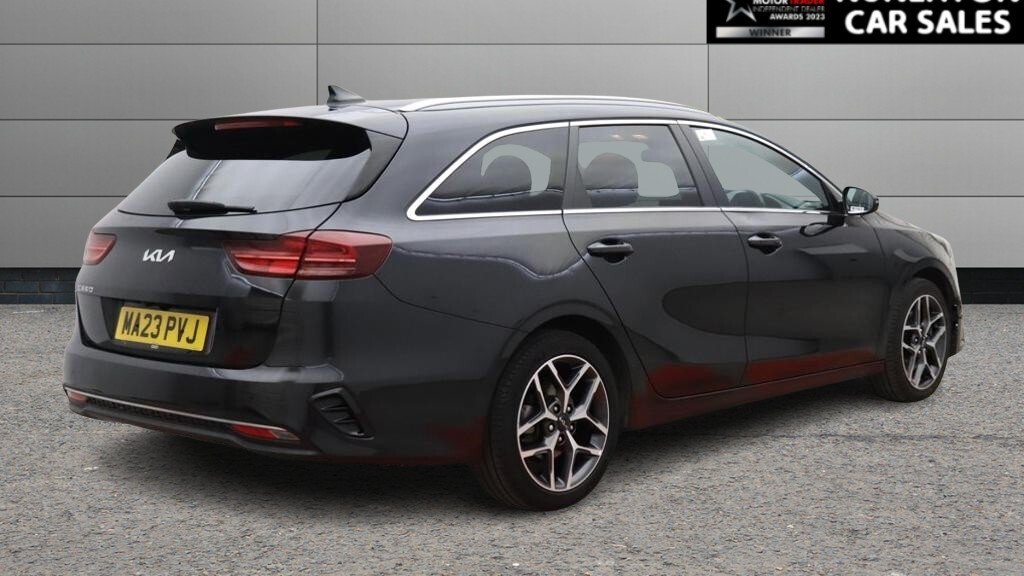2023 Kia Ceed — image 3